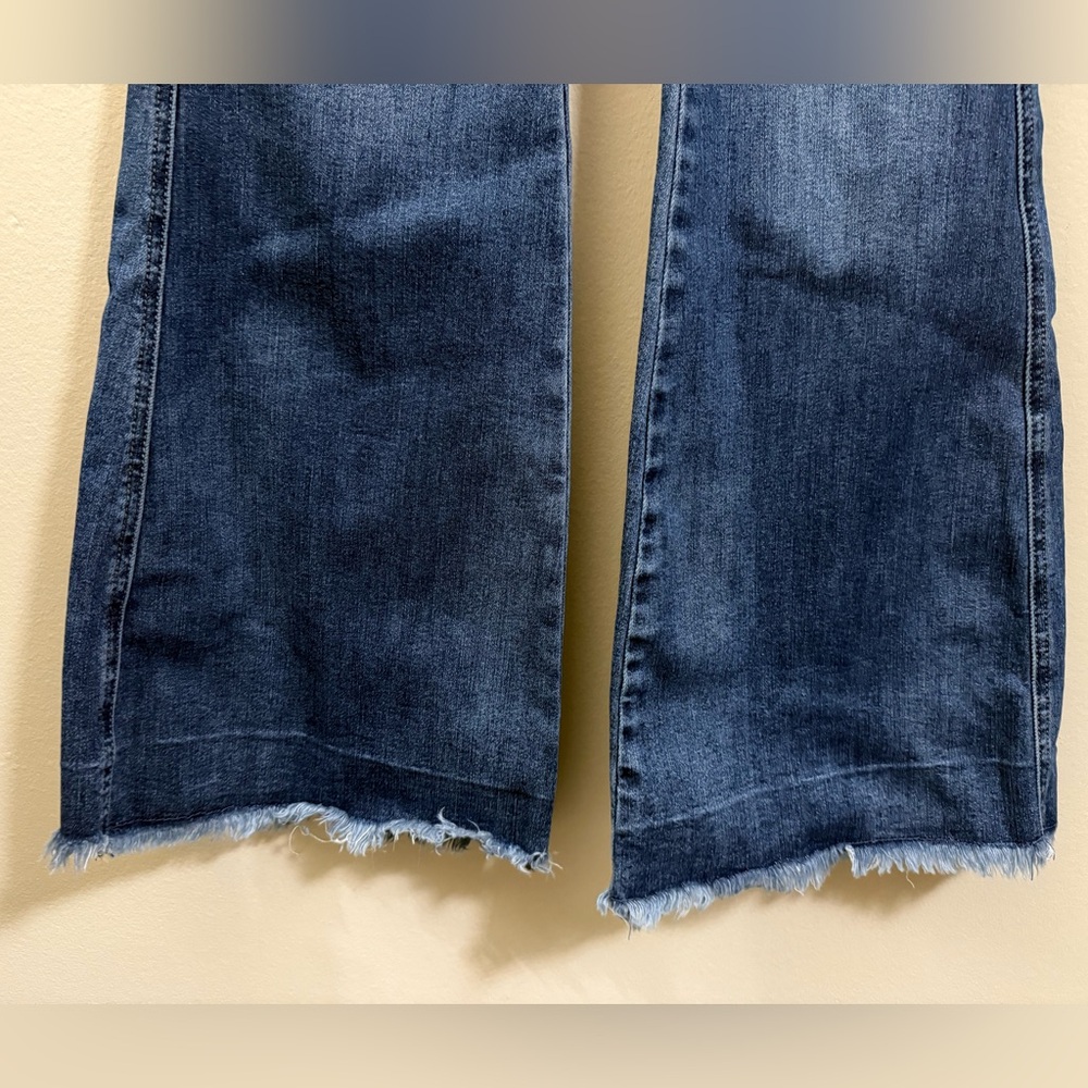 Judy Blue Flare Jeans in Medium Wash Blue - 7/28 - Picture 5 of 12